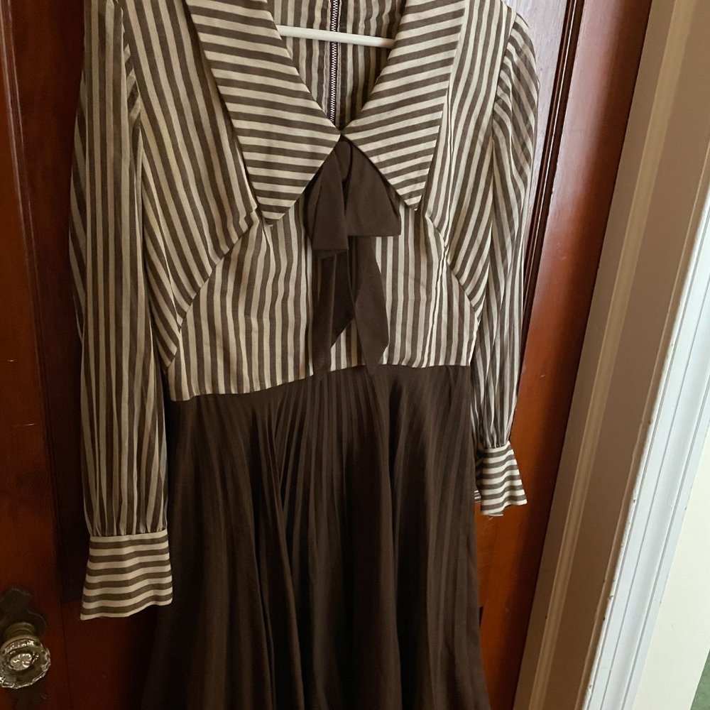 Vintage Striped Bow Collar Dress - Picture 2 of 8